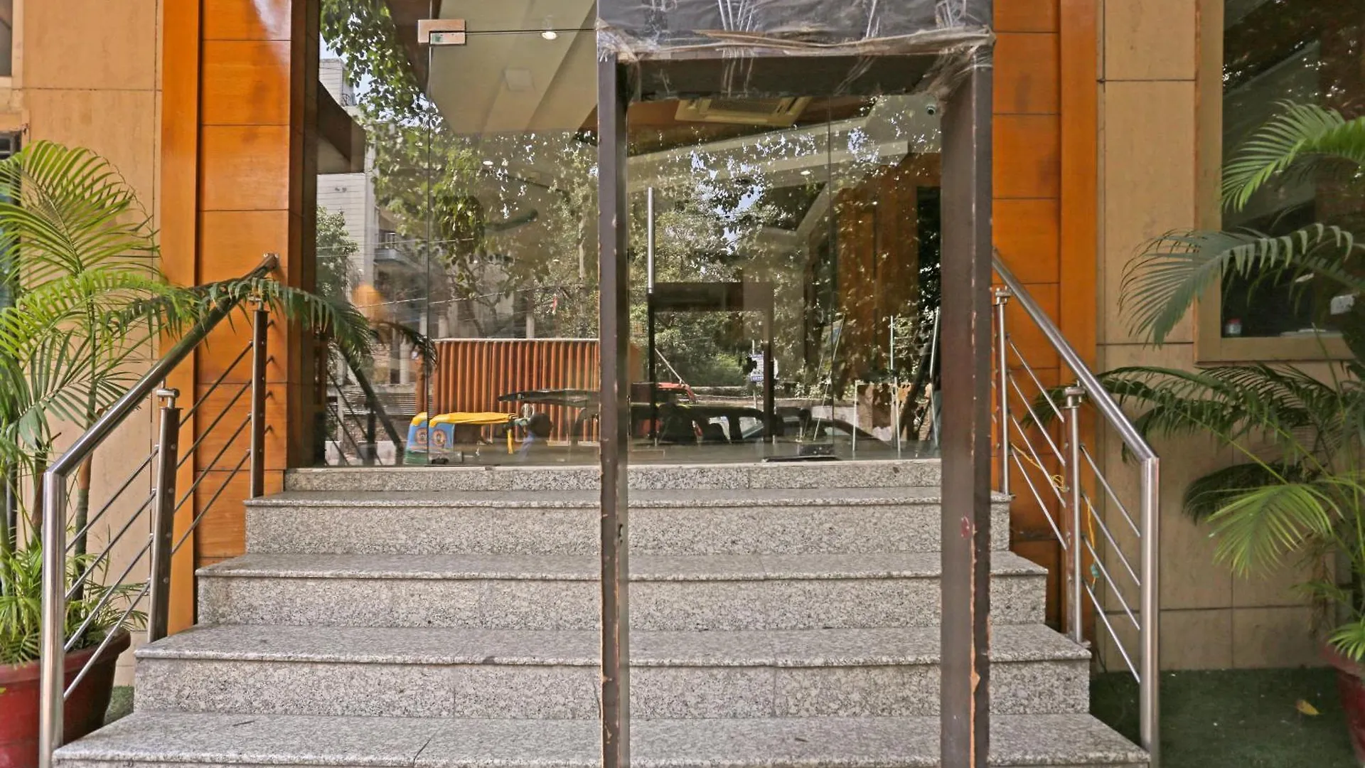 Hotel Silky Palace Near Igi Airportt New Delhi