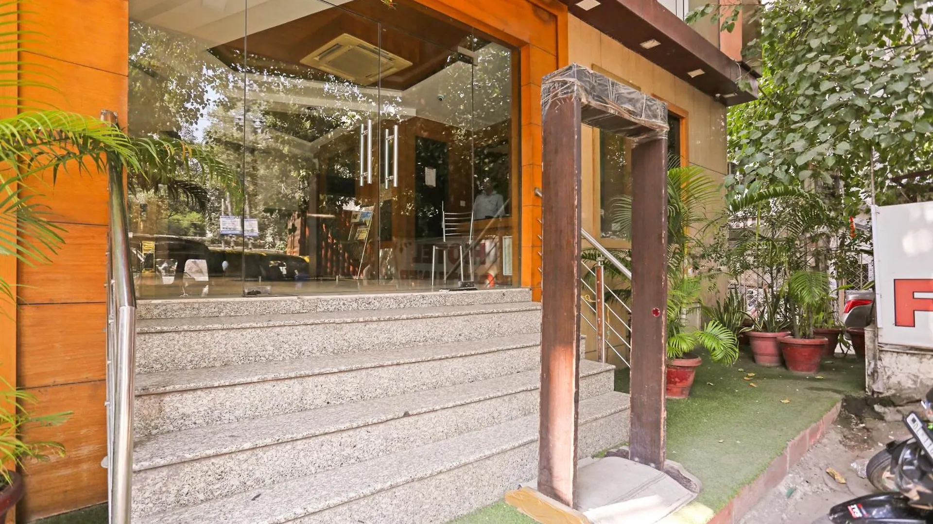 Hotel Silky Palace Near Igi Airportt New Delhi India