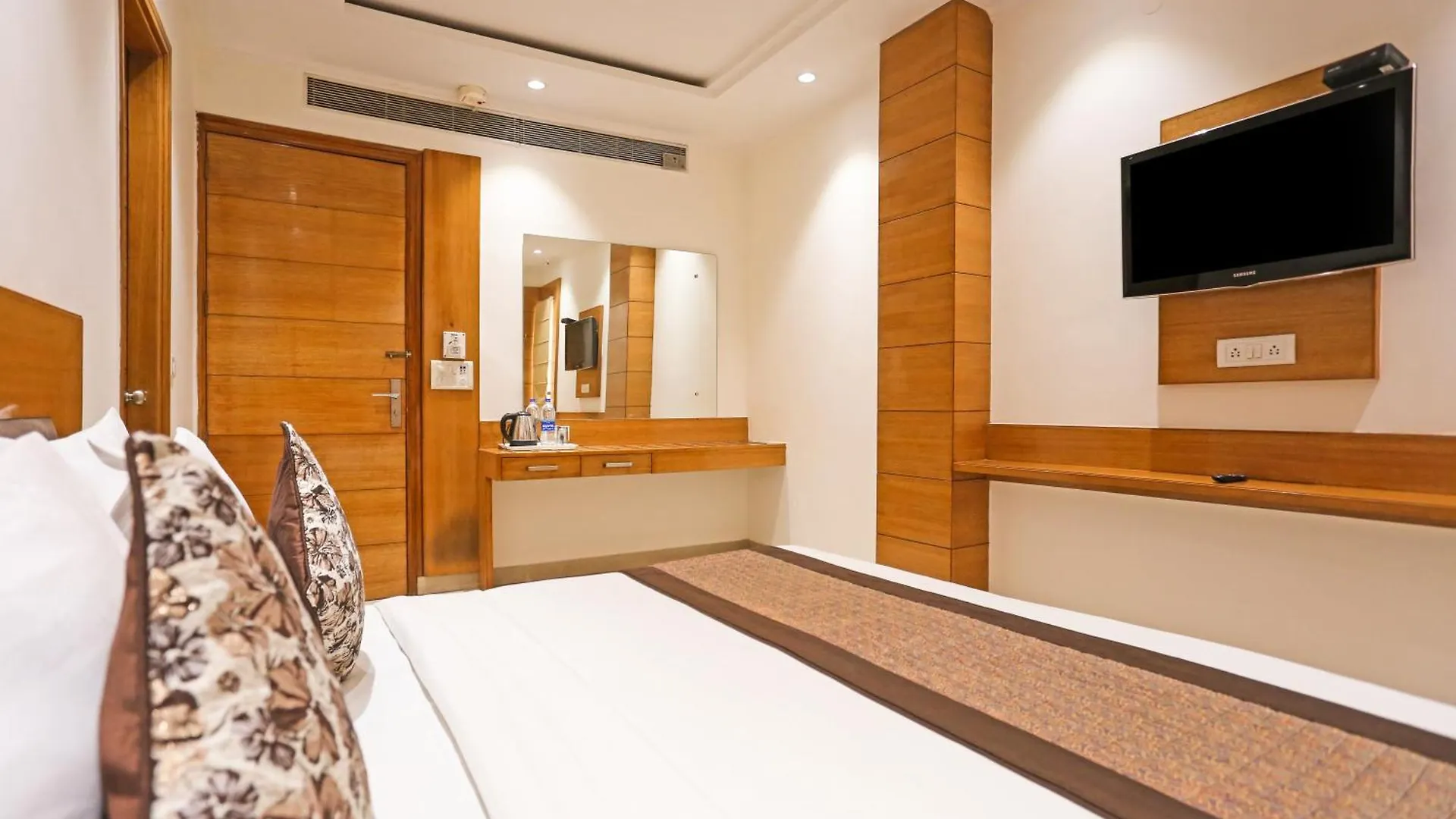 Hotel Silky Palace Near Igi Airportt New Delhi 3*,