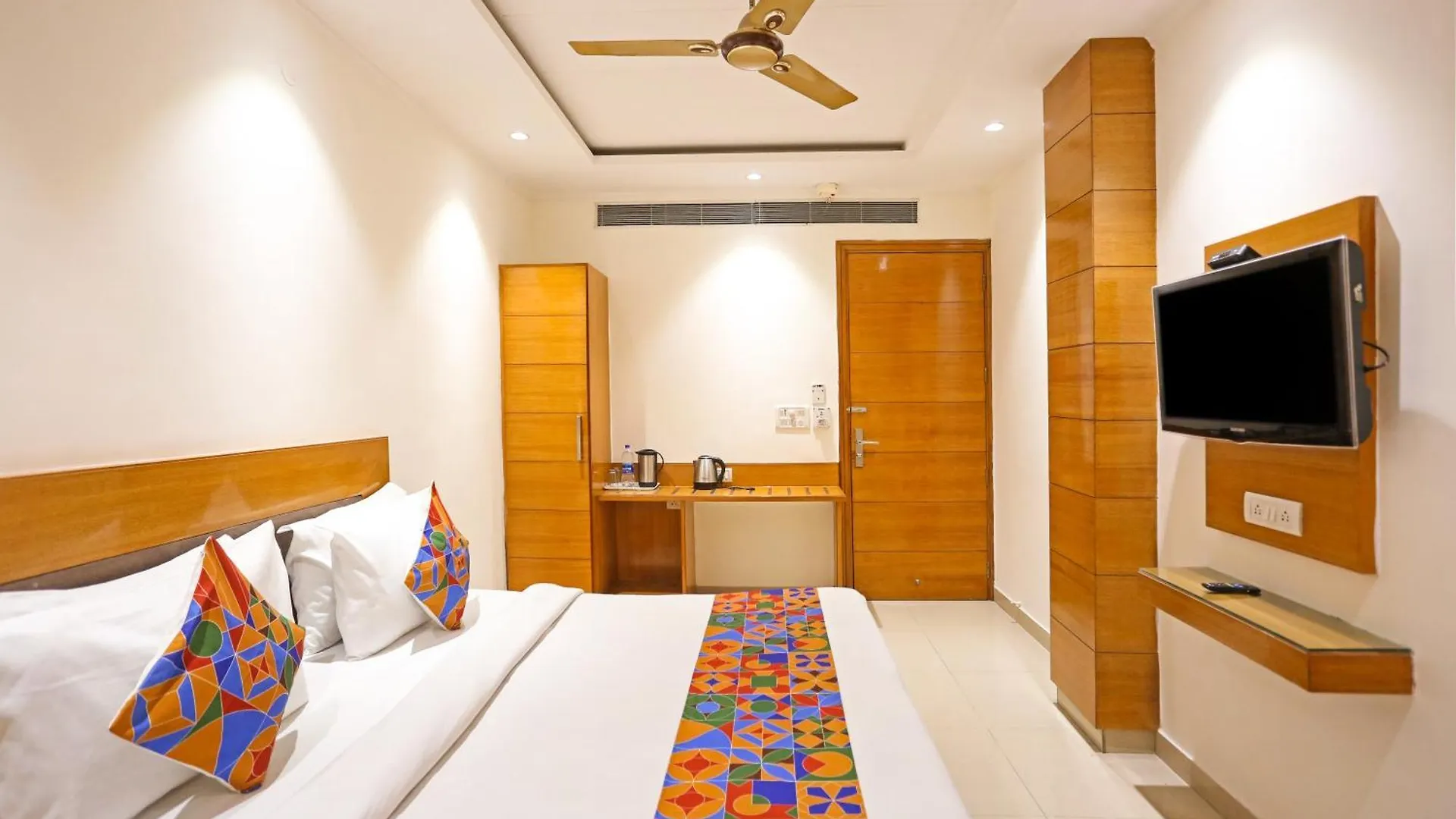 Hotel Silky Palace Near Igi Airportt New Delhi 3*,