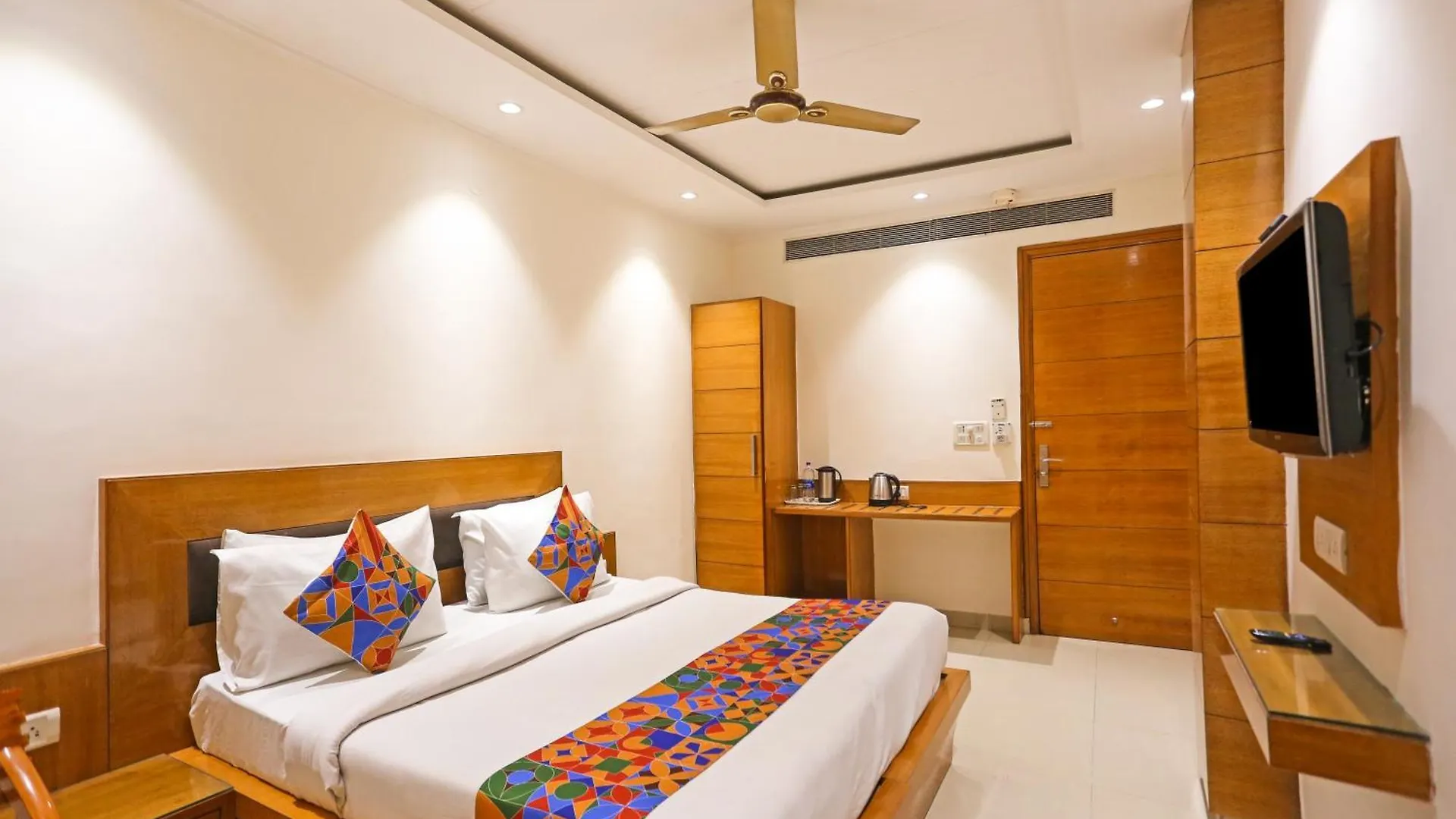 Hotel Silky Palace Near Igi Airportt New Delhi